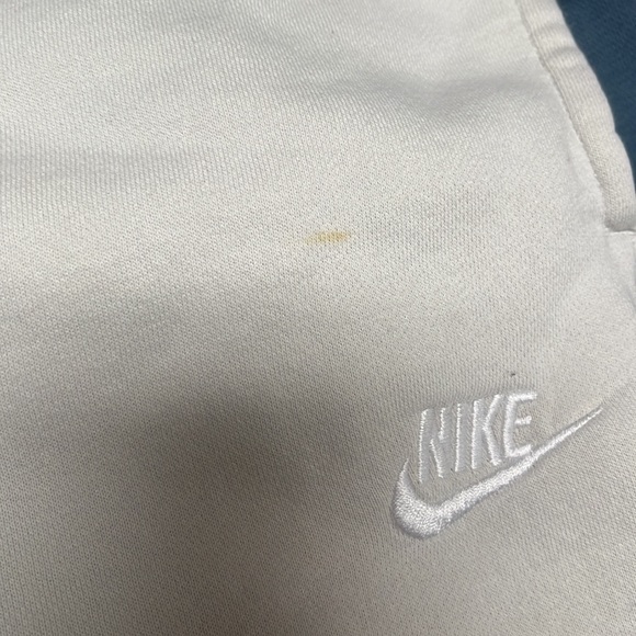 Pretty good condition small stains look at photos for condition - Picture 8 of 8